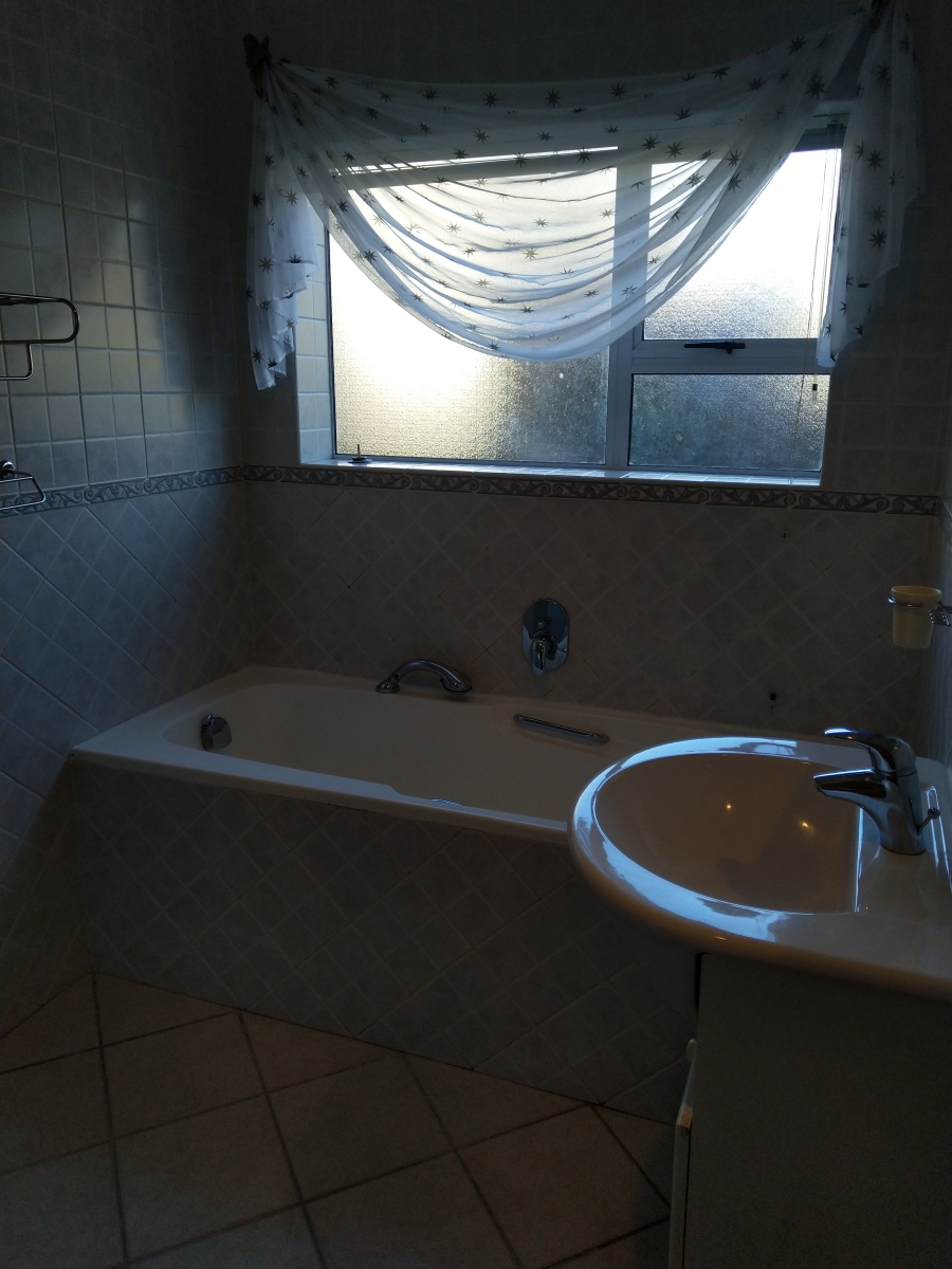 3 Bedroom Property for Sale in Menkenkop Western Cape